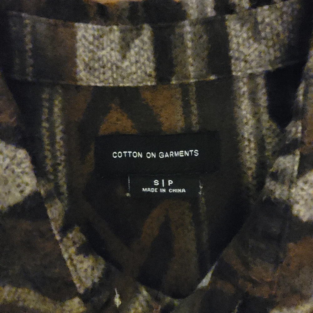 Patterned button up shirt - Picture 3 of 10